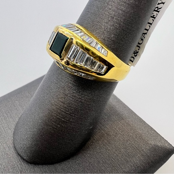 18k Yellow Gold Diamond & Emerald Ring - Picture 2 of 8